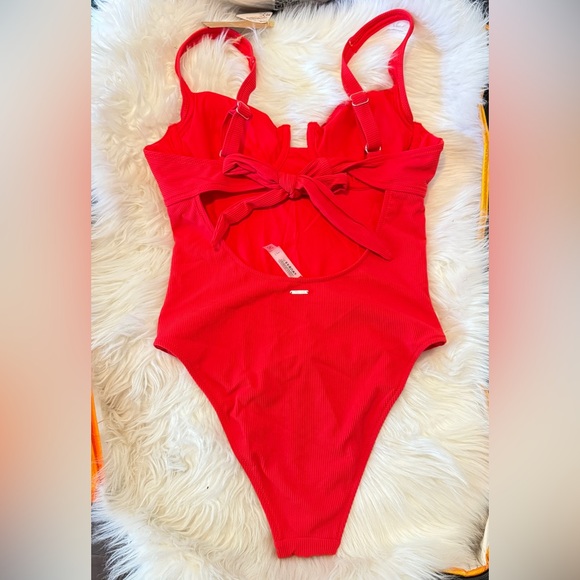 Berlook Contrast Trim Knotted One-Piece Swimsuit - Picture 8 of 8